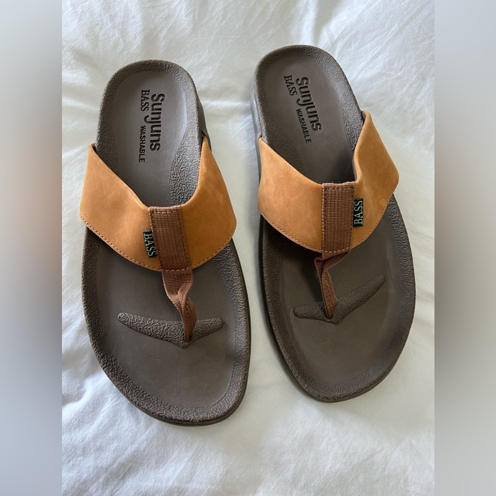 Bass Mens Sz 11 Sunjuns Thong Sandal Suede Leather Brown Tan EXCELLENT.